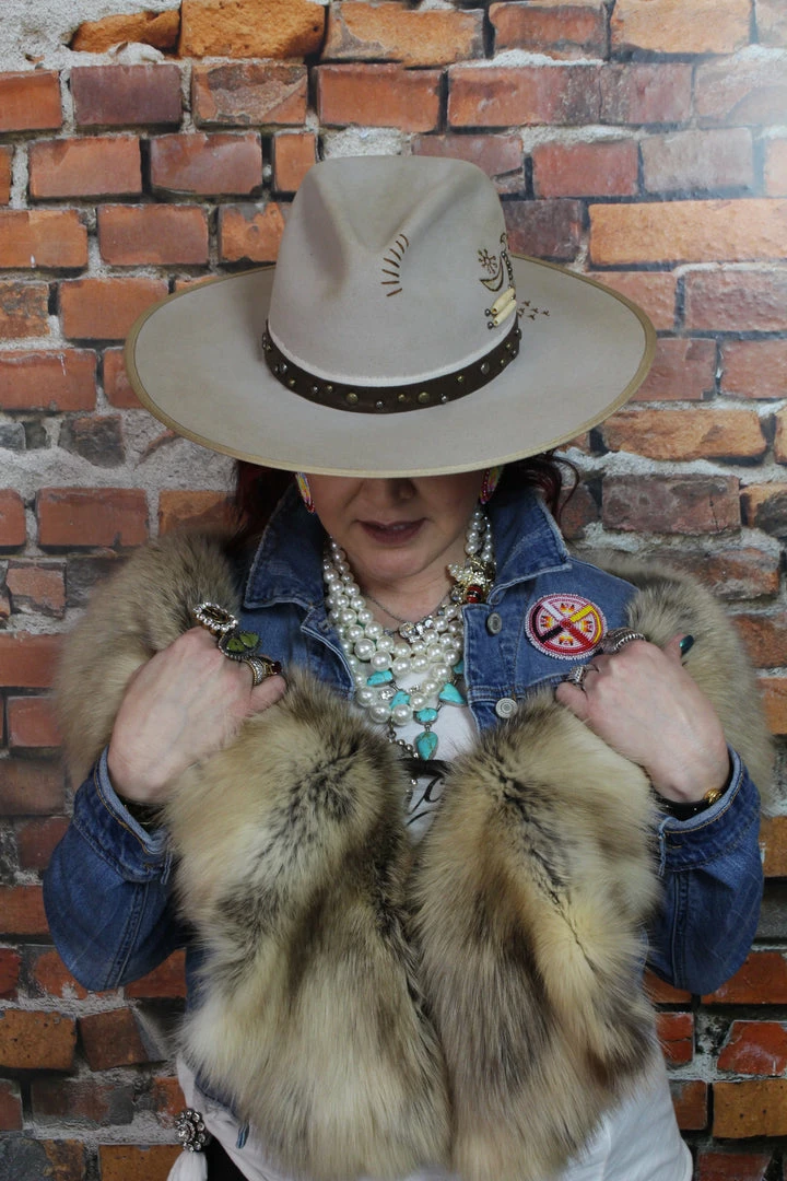 Double D Ranch Wear - Cynthia Hats/Headbands/Scarves/Gloves Making Horse Medicine Hat 4 Double D Ranch Wear - Cynthia Hats/Headbands/Scarves/Gloves Making Horse Medicine Hat