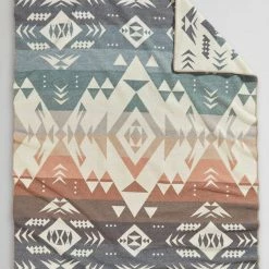The Sparkling Spur Store 28 Pendleton Agate Beach Blanket