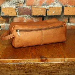 The Sparkling Spur The Agapito XL Dop Kit Accessories