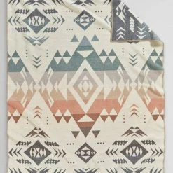 Pendleton Agate Beach Blanket